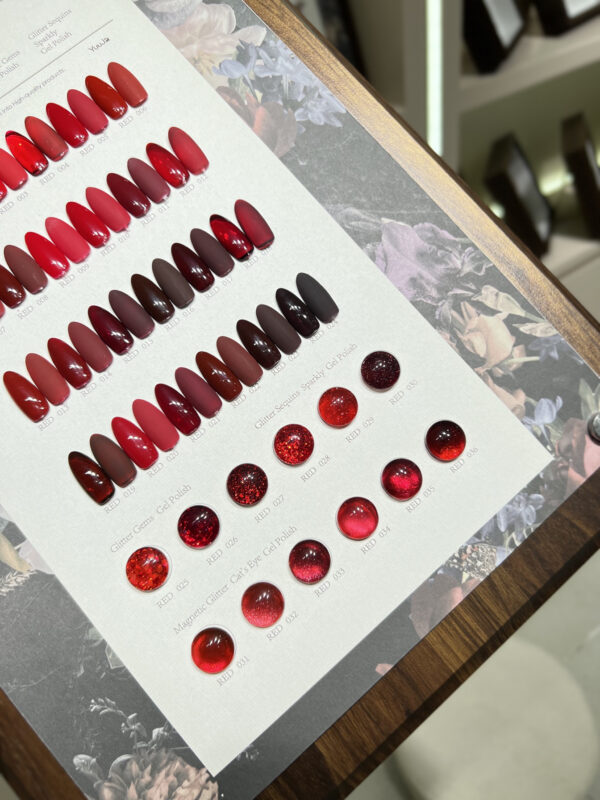 36 colors of painted oil painting red + color palette