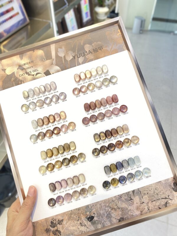 48-color cat's eye with ink mountain and flowers + color palette