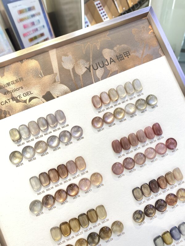 48-color cat's eye with ink mountain and flowers + color palette