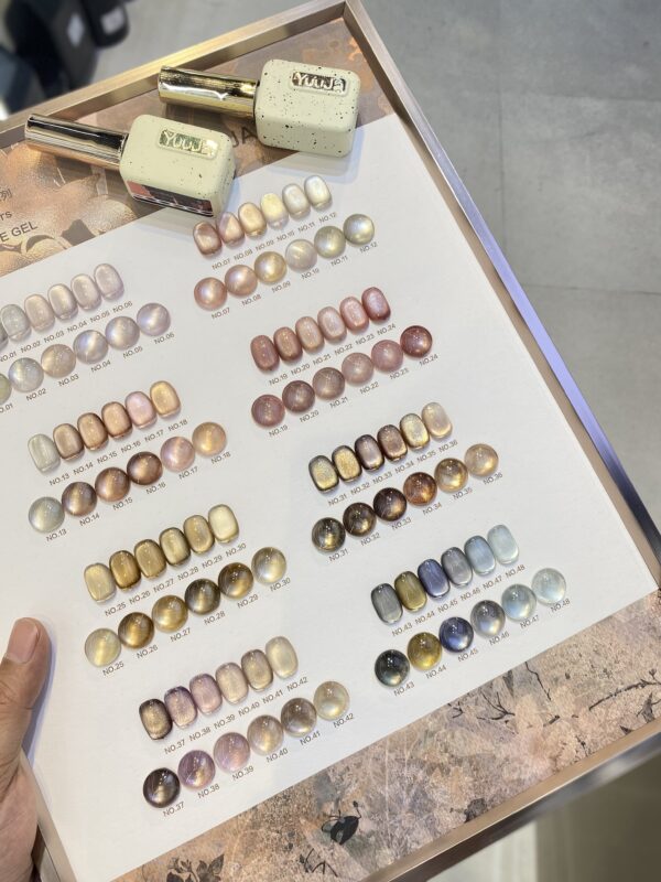 48-color cat's eye with ink mountain and flowers + color palette