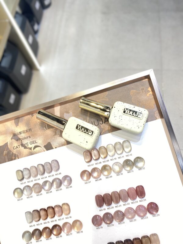 48-color cat's eye with ink mountain and flowers + color palette